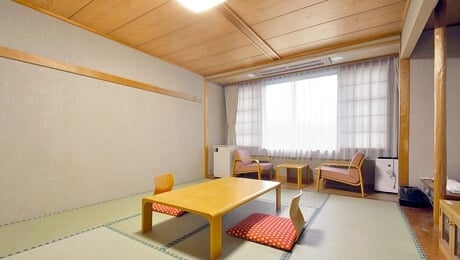 写真：和室10畳（バス無し）